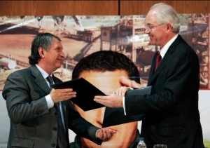 Venezuela’s oil minister Rafael Ramirez (r), and Igor Sechin, CEO of Rosneft, exchange folders after signing agreements earlier this year [AP]