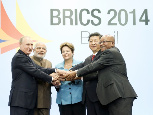 Chinese President Xi Jinping (2nd R) poses for a group photo with  Russian President Vladimir Putin (1st L), Indian Prime Minister Narendra Modi (2nd L), Brazilian President Dilma Rousseff (C), and South African President Jacob Zuma during the sixth BRICS summit in Fortaleza, Brazil, July 15, 2014 [Xinhua]