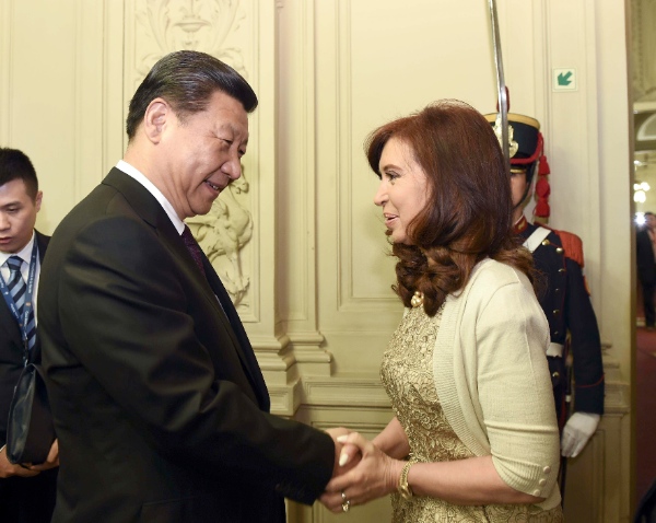 hinese President Xi Jinping (L) shakes hands with Argentine President Cristina Fernandez de Kirchner during a welcoming ceremony before their talks in Buenos Aires, Argentina, July 18, 2014 [Xinhua]