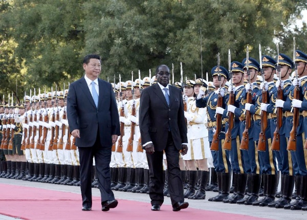 Chinese President Xi Jinping (L front) holds a welcome ceremony for Zimbabwean President Robert Mugabe before their talks in Beijing, China, Aug. 25, 2014 [Xinhua]