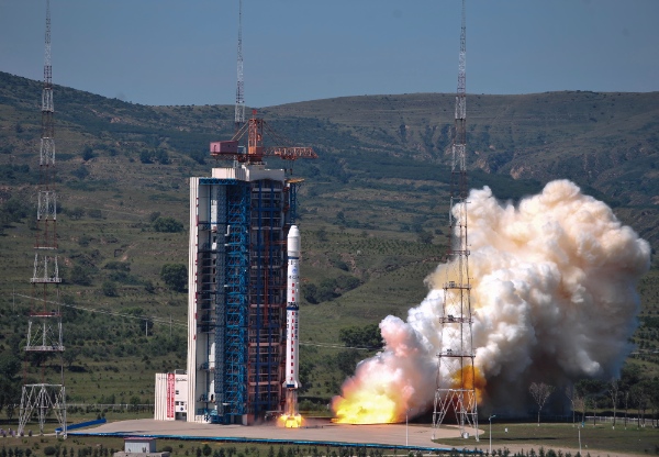 A Long March-4B carrier rocket carrying the Gaofen-2 satellite blasts off from the launch pad at the Taiyuan Satellite Launch Center in north China's Shanxi Province, Aug. 19, 2014 [Xinhua]