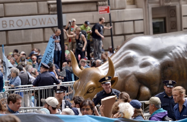 Protestors take part in the "flood Wall Street" demonstrations against climate change in New York, the United States, Sept. 22, 2014 [Xinhua]