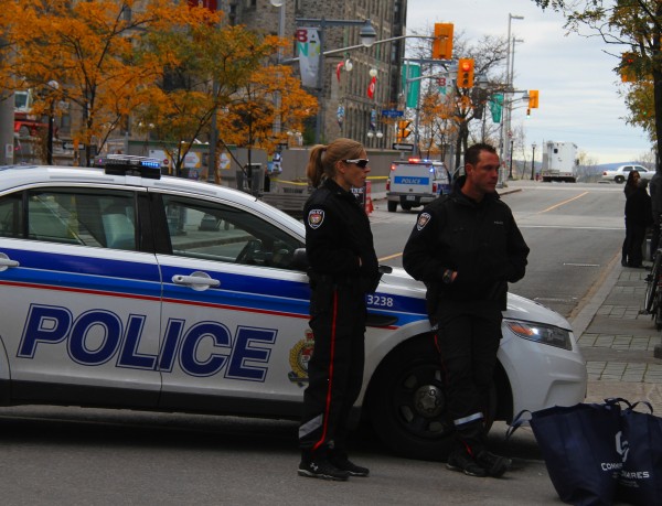The capital Ottawa was under lockdown as police searched for more armed attackers. On Thursday, the police said the Parliament Hill attack was the work of only one man [Xinhua]