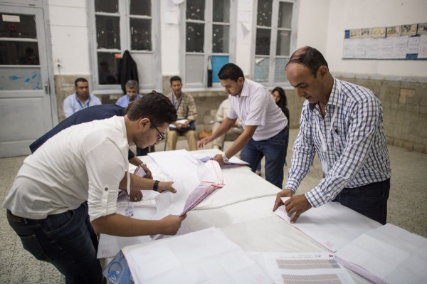 Electoral works count ballots a day after 3.2 million Tunisians voted for a new parliament [Xinhua]