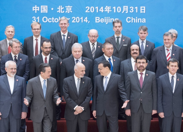 Chinese Premier Li Keqiang, Afghan President Ashraf Ghani Ahmadzai (3rd L, front) and other guests pose for group photos ahead of the opening ceremony of the fourth ministerial conference of the Istanbul Process on Afghanistan in Beijing, capital of China, Oct. 31, 2014 [Xinhua]