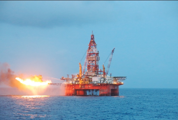 This photo taken on Aug. 18, 2014 shows a test of the Lingshui 17-2 gas well to produce natural gas by China's largest producer of offshore oil and gas CNOOC on the South China Sea [Xinhua]