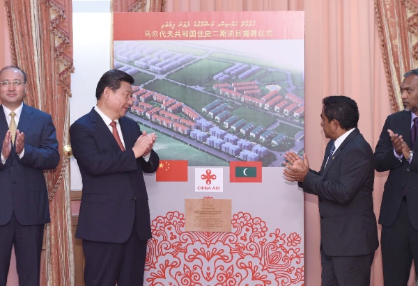 Chinese President Xi Jinping (2nd L) and his Maldivian counterpart Abdulla Yameen Abdul Gayoom jointly inaugurate a housing unit project in Male, Maldives, Sept. 15, 2014 [Xinhua]