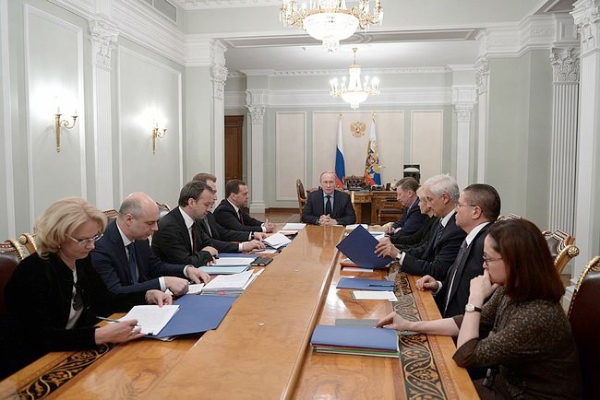 Vladimir Putin held a meeting on economic issues to discuss the anti-crisis plan prepared by the Cabinet on 26 January 2015 in Moscow [PPIO]