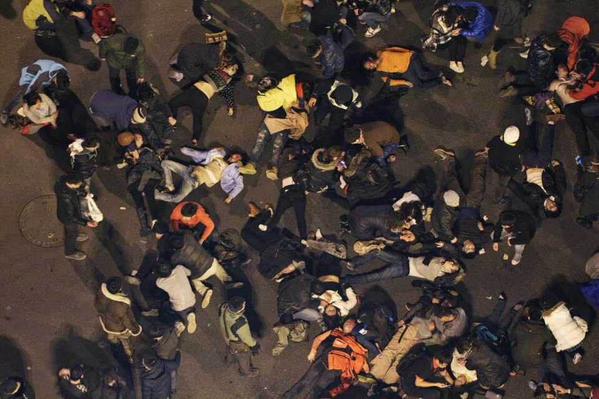 Photo taken on Jan. 1, 2015 shows the scene of a stampede that caused casualties among people who took part in new year celebrations in east China's Shanghai [Image: Weibo]
