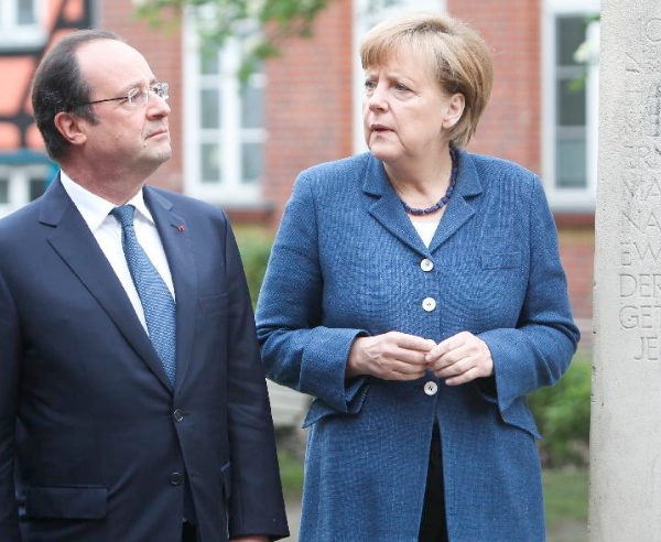 File photo of German Chancellor Angela Merkel (R) and French President Francois Hollande [Xinhua]