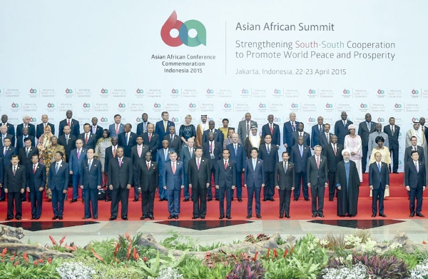 Chinese President Xi Jinping (8th L, front) and other leaders and representatives pose for a group photo at the opening ceremony of the Asian-African Summit in Jakarta, capital of Indonesia, April 22, 2015 [Xinhua]