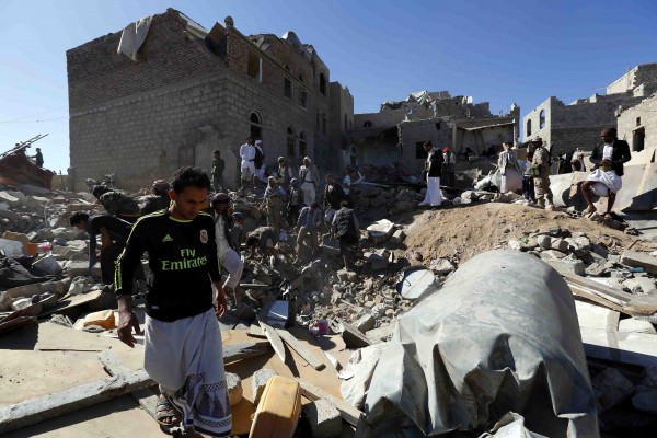 Saudi-led air raids killed 21 civilians in Yemen's capital Sanaa on Monday morning [Xinhua]