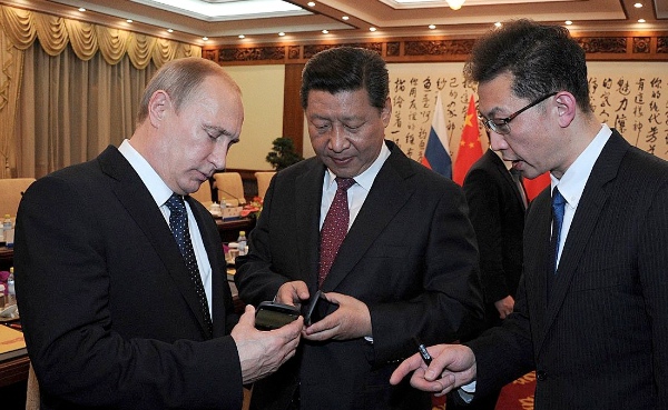 Russian President Vladimir Putin with his Chinese counterpart Xi Jinping on 9 November 2014 [PPIO]