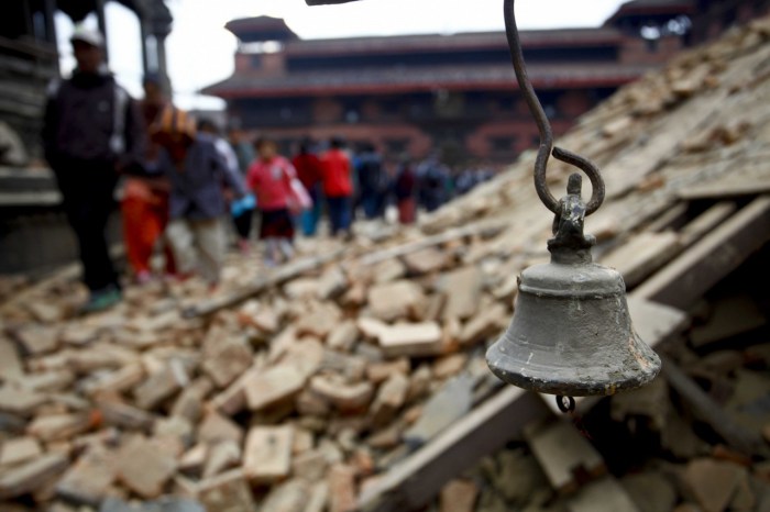 Photo taken on April 26, 2015 shows an ancient bell after an earthquake at the Durbar Square in Patan, Nepal [Xinhua]