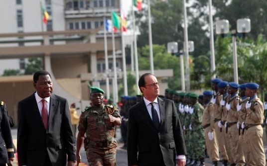 French President Francoise Hollande with his Benin counterpart Thomas Boni Yayi on 2 July 2015 [Image: elysee.fr]