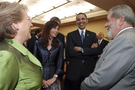 File photo: Former Brazilian President Luiz Inacio Lula da Silva (right) with US president Barack Obama [Xinhua]