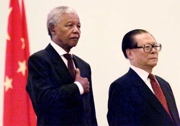 File Photo: On May 5, 1999, Chinese President Jiang Zemin hosts a ceremony in Beijing's Great Hall of the People to welcome South African President Nelson Mandela [Xinhua]