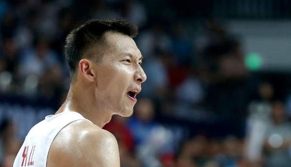 China's Yi Jianlian reacts during the final against the Philippines at 2015 FIBA Asia Championship in Changsha, capital of central China's Hunan Province, Oct. 3, 2015 [Xinhua]