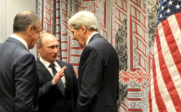 After the meeting with President of the United States Barack Obama. With Foreign Minister of Russia Sergei Lavrov (left) and US Secretary of State John Kerry in New York on 2 September 2015 [PPIO]