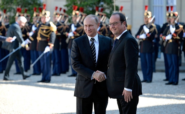 Vladimir Putin met with President of France Francois Hollande at the Elysee Palace in Paris on 2nd October [PPIO]
