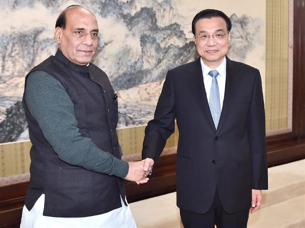 Indian Home Minister Rajnath Singh with Chinese Premier Li Keqiang in Beijing on 19 November 2015 [Xinhua]