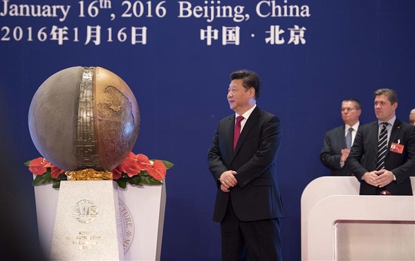 Chinese President Xi Jinping (C) unveils a symbol sculpture of the Asian Infrastructure Investment Bank (AIIB) at the opening ceremony in Beijing, capital of China, Jan. 16, 2016 [Xinhua]