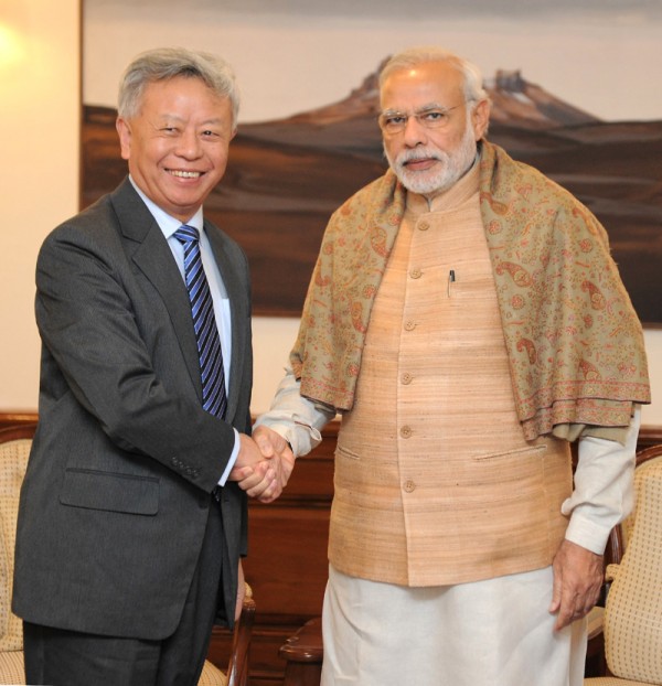 AIIB president-elect Jin Liqun meets Indian Prime Minister Narendra Modi, in New Delhi on January 11, 2016 [PMO, India]