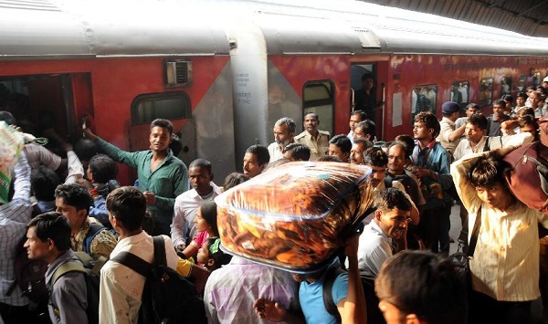 File Photo: Passengers try to board the Bihar-bound train at the New Delhi Railway Station [Xinhua]