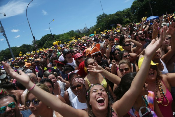 At least 300,000 revelers participated in the pre-Carnival street parties in Rio de Janeiro last weekend [Xinhua]