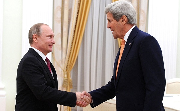 Russian President Vladimir Putin with US Secretary of State John Kerry in Moscow on 24 March 2016 [PPIO]