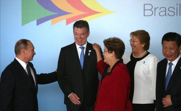 (From left to right): The presidents of Russia, Vladimir Putin; Colombia, Juan Manuel Santos; Brazil, Dilma Rousseff; Chile, Michelle Bachelet; and China, Xi Jinping during the BRICS Summit in Brasilia in 2014 [Xinhua]