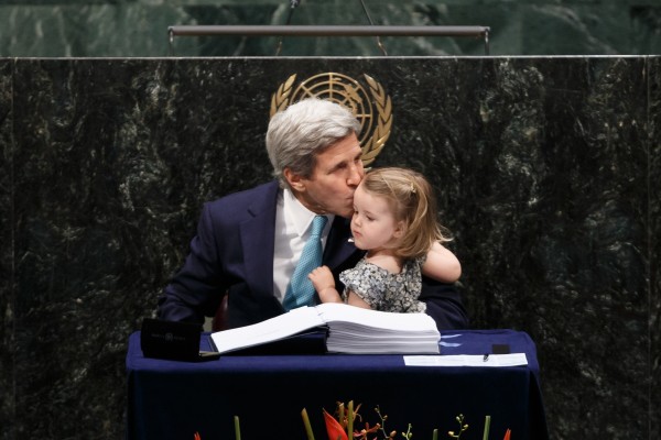 Kerry brought his granddaughter to the signing of the Paris agreements at the UN on Friday [Xinhua]