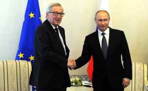 Vladimir Putin met with President of the European Commission Jean-Claude Juncker in St. Petersburg on 16 June 2016 [PPIO]