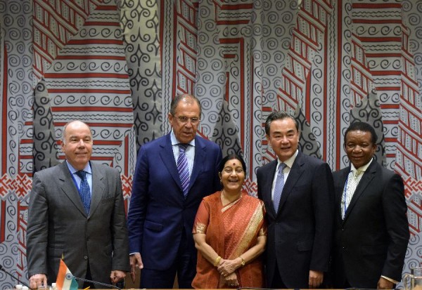 (L to R) Brazilian Minister of External Relations Mauro Luiz Iecker Vieira, Russian Foreign Minister Sergei Lavrov, Indian External Affairs Minister Sushma Swaraj, Chinese Foreign Minister Wang Yi and South African Department of International Relations and Cooperation Director-General Jerry Matjila attend a meeting of BRICS foreign ministers in New York, the United States, Sept. 29, 2015 [Xinhua]